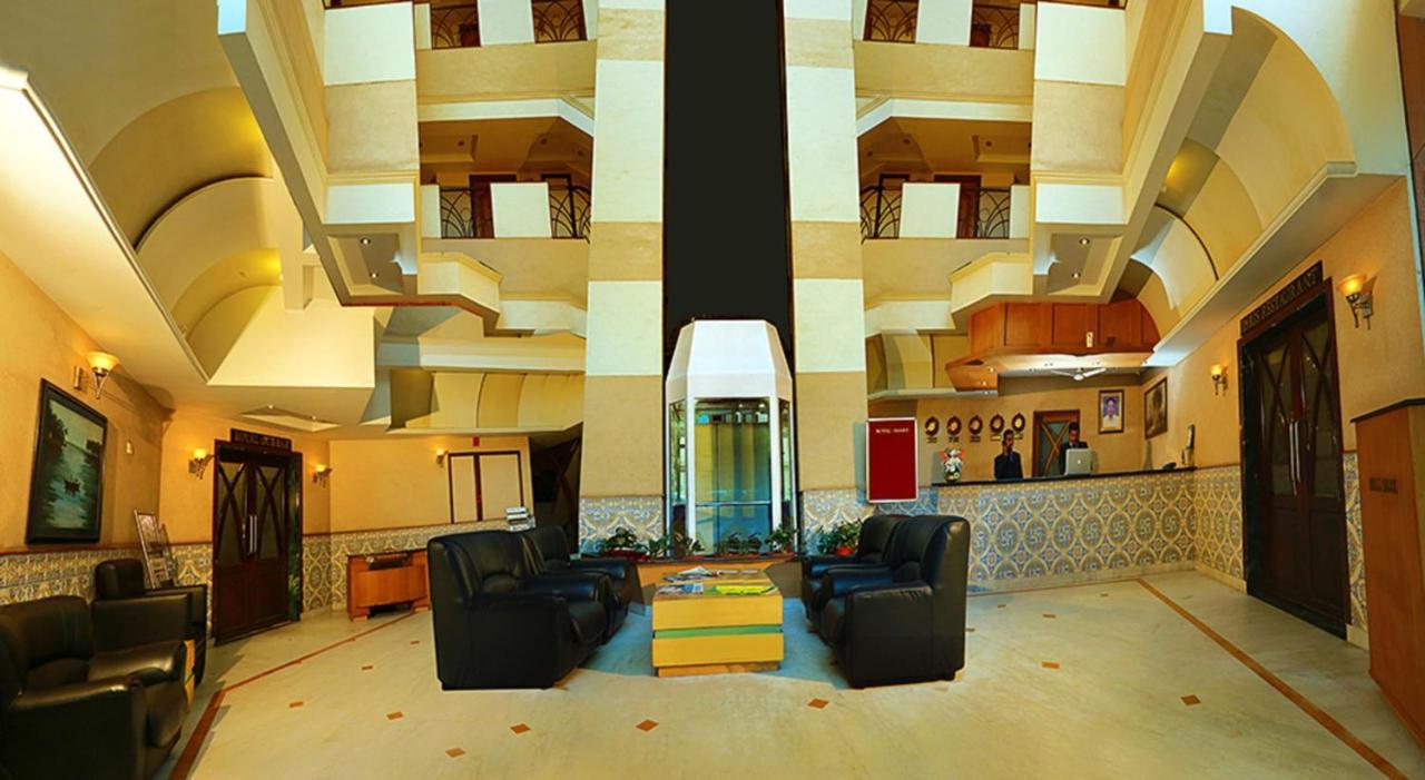 Hotel Royal Omars à Kannur Extérieur photo